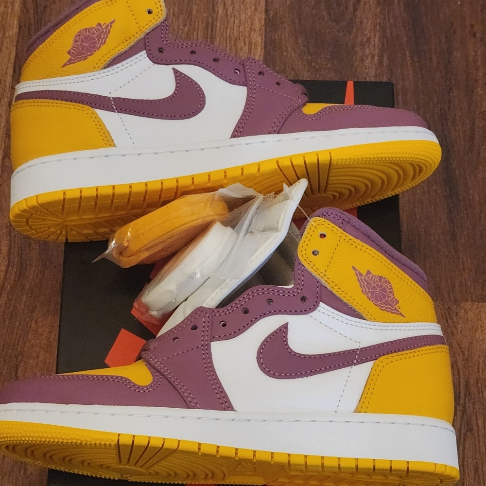 Air Jordan 1 Retro High OG "Brotherhood"